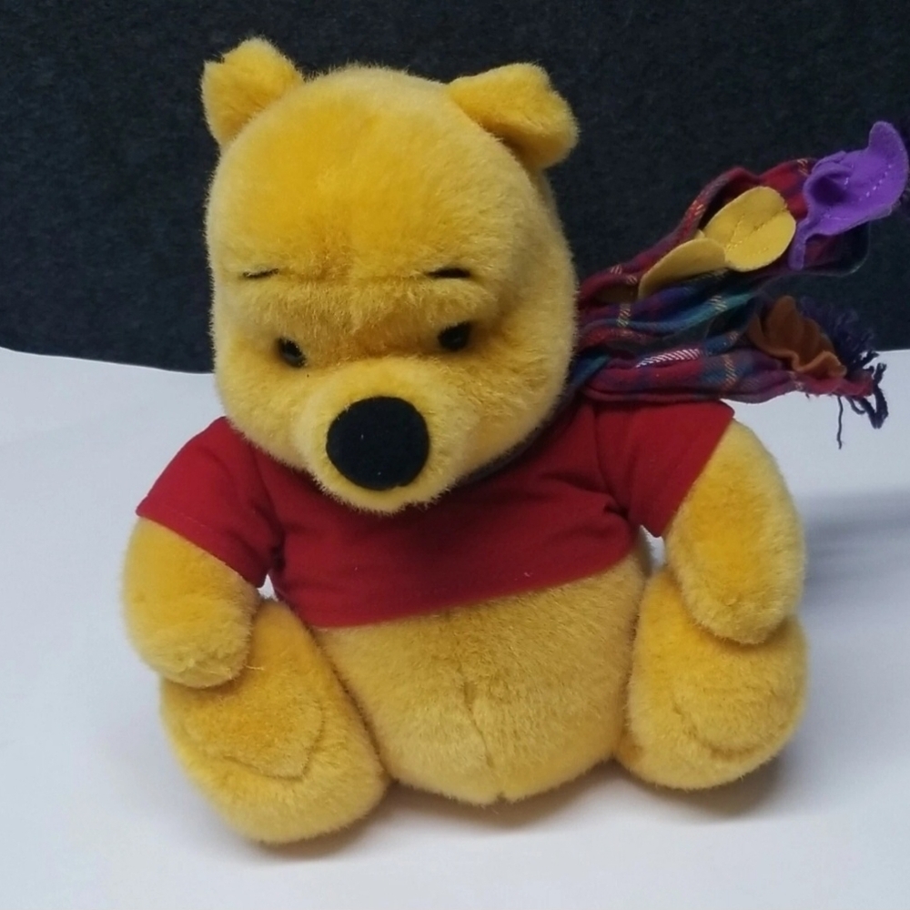 Disney's Winnie the Pooh Plush with Fall Scarf & Leaves 1998 Mattel 12" Blustery
